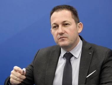 Ποιος είναι ο νέος κυβερνητικός εκπρόσωπος Στέλιος Πέτσας